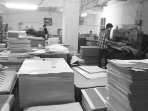 小區地下車庫變身紙盒加工廠，居民憂心火災隱患